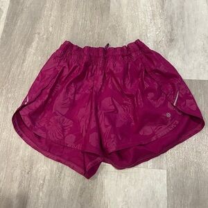 Athleta Botanical Racer Run Short 4.5" in Exotic Fuschia Pink/Purple, Sz Medium